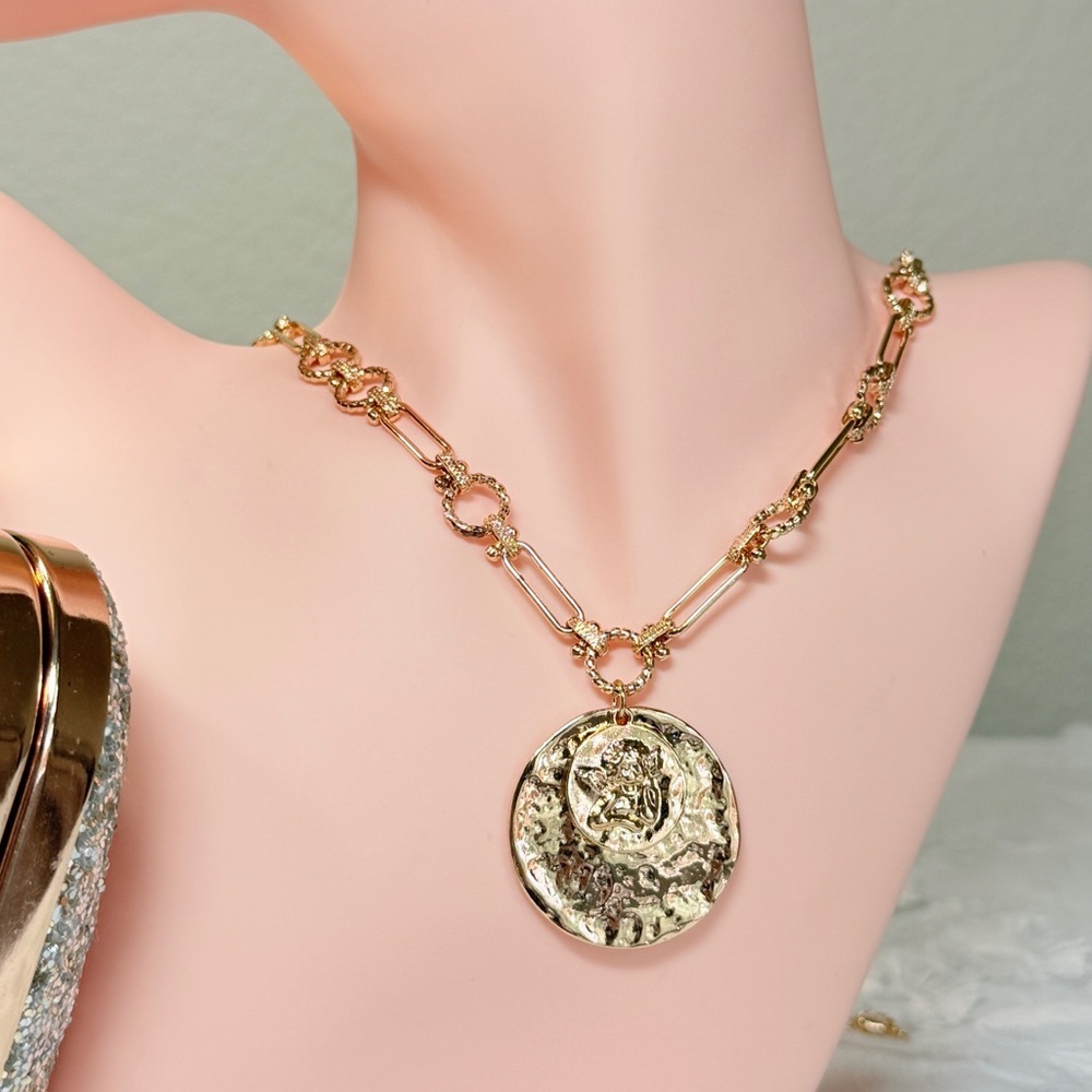 ⚜️ Gold Angel Coin Pendant Necklace 🌷 - Picture 6 of 8